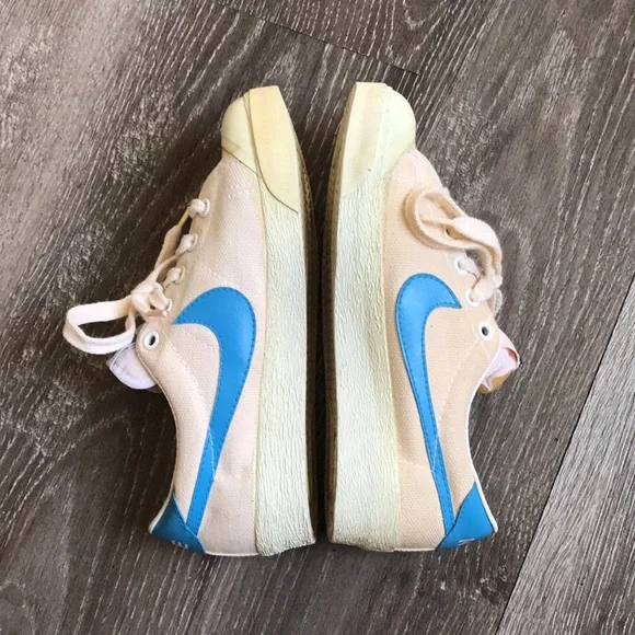 Nike - Picture 6 of 17